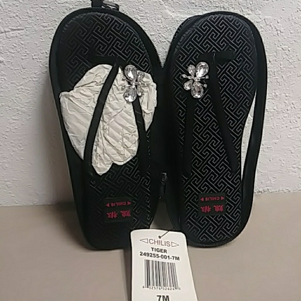 NWT Chilis butterfly jeweled flip flops sz7M